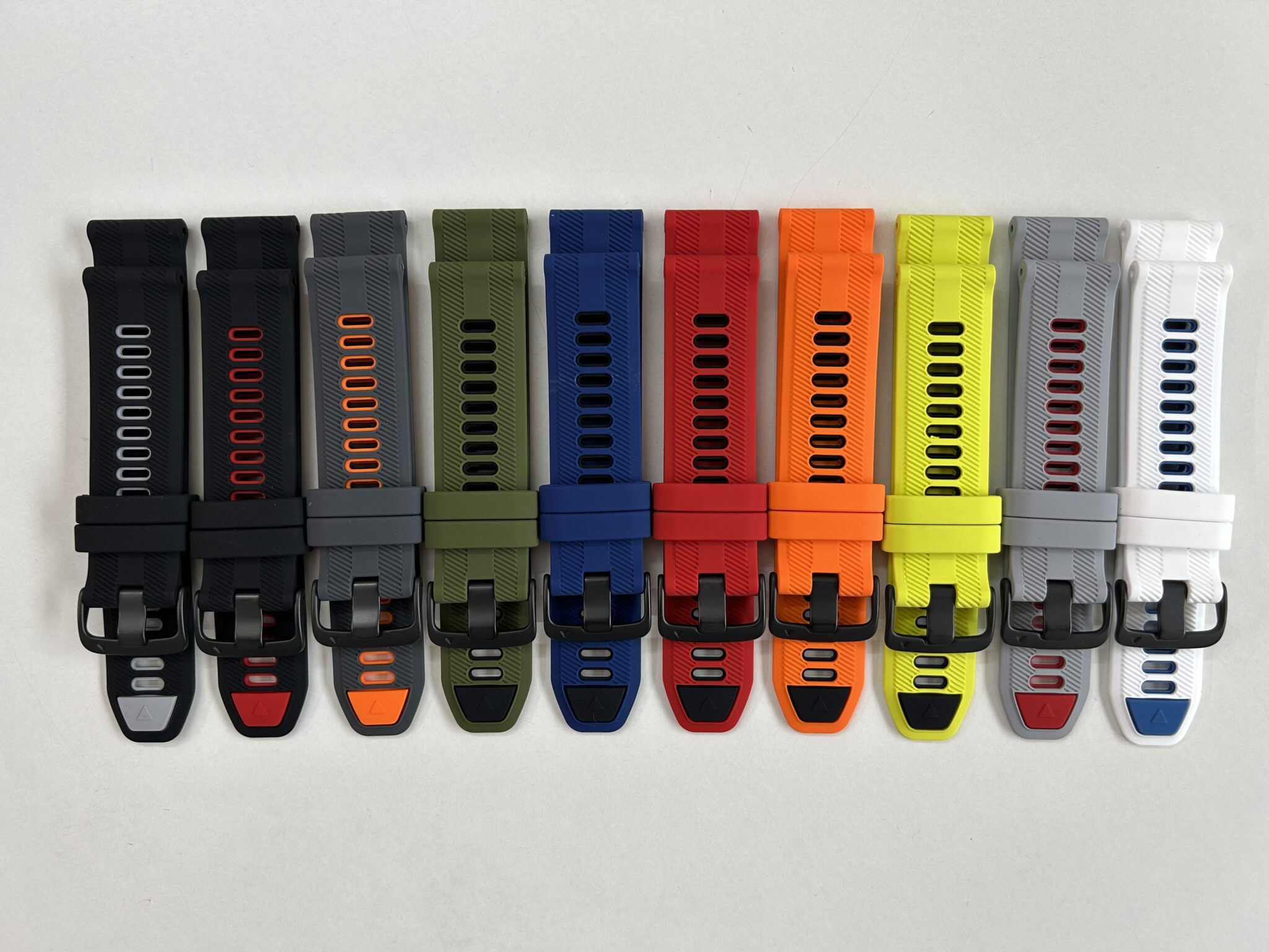 INEOUT Cinturino sportivo in silicone bicolore compatibile con Garmin Forerunner 965 955 Solar 945 935 745 cinturino di ricambio for cinturino da 22 mm (Color : Army Green, Size : For Forerunner 745